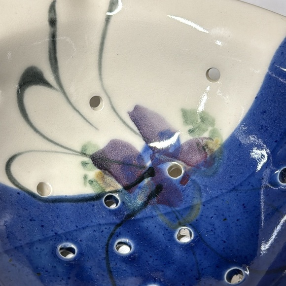 Follette Pottery berry bowl strainer cream blue and purple signed 8” diameter - Picture 3 of 7